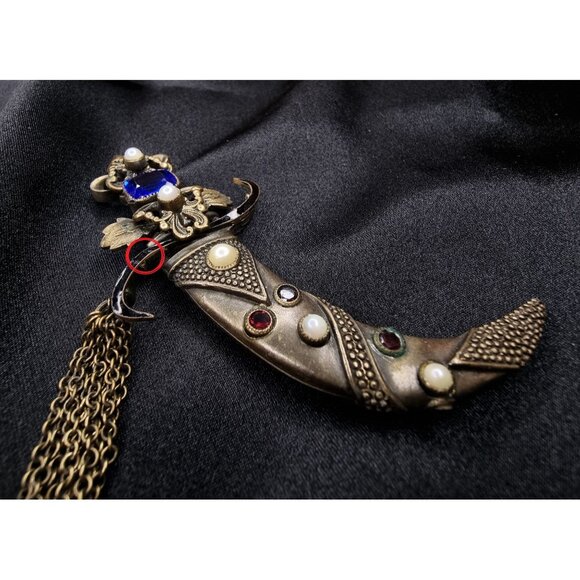 Rare Find Vintage 1940s-1950s HOBE Signed Jeweled Sword Brooch With Chains - Picture 4 of 6